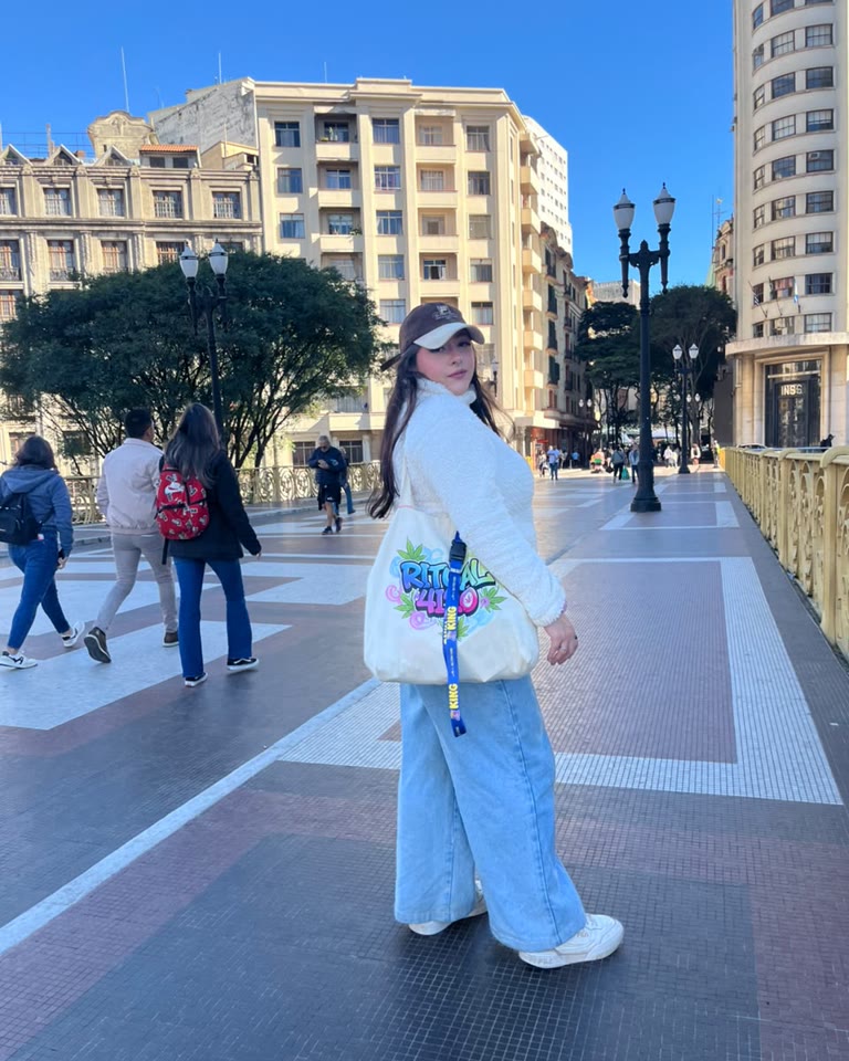 Mariana Toledo em produção de conteúdo